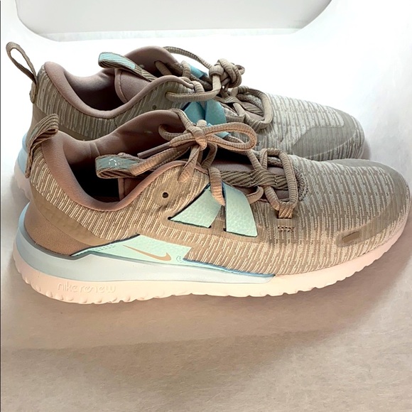 NEW Nike Arena tennis shoe - Picture 4 of 5